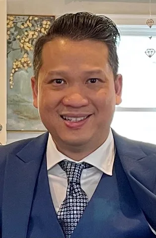 Portrait of Vinhthuy Phan