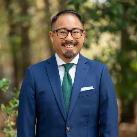 Portrait of Mike Hoa Nguyen