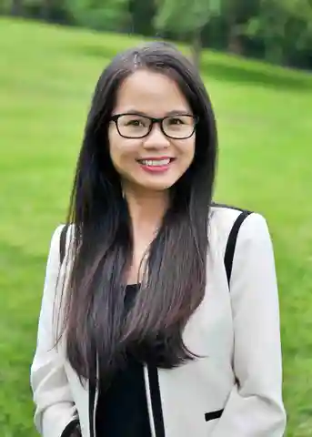 Portrait of Hoa T.H. Nguyen