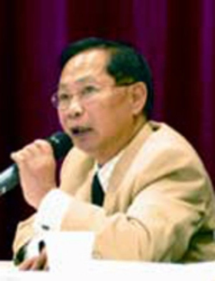 Portrait of Hung M. Nguyen