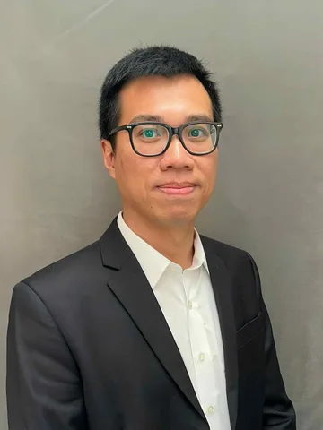 Portrait of Tuan A. Le