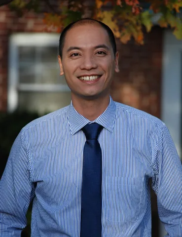 Portrait of Vinh Q. Nguyen